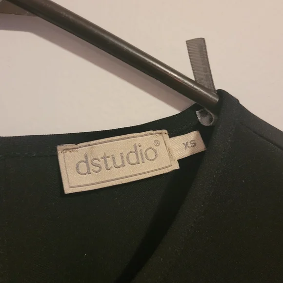 dstudio Women's Ruffle Sleeve Top - Picture 4 of 7